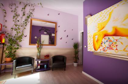 931747275: Chica busca chico en Barcelona