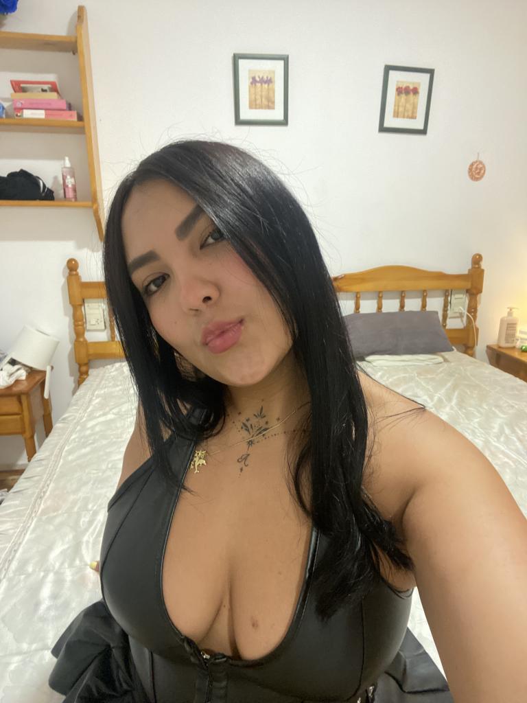 656861899: Chica busca chico en Gerona
