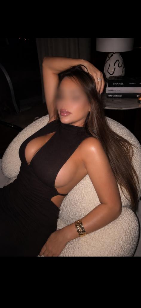 634263175: Chica busca chico en Barcelona