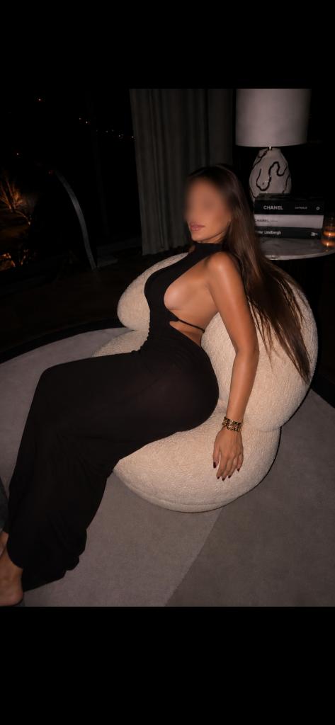 634263175: Chica busca chico en Barcelona