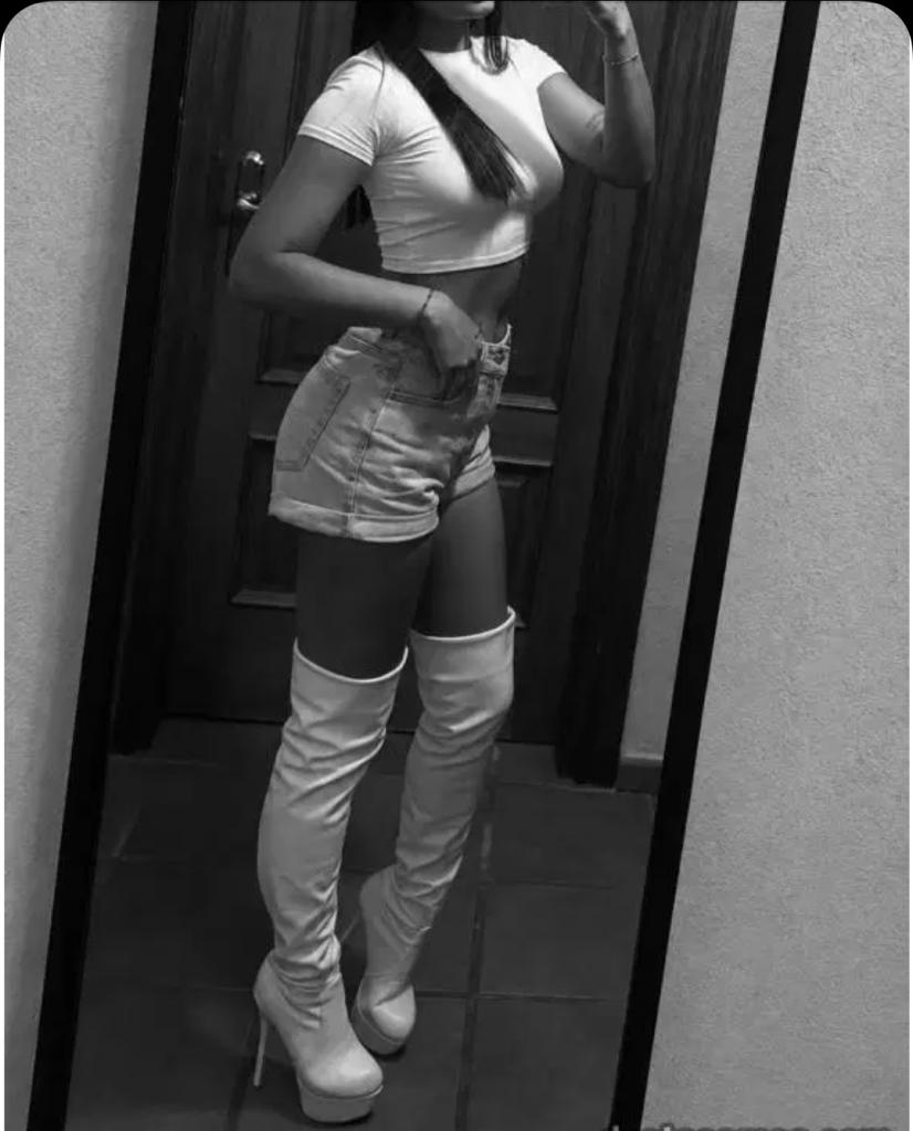 611247879: Chica busca chico en Málaga