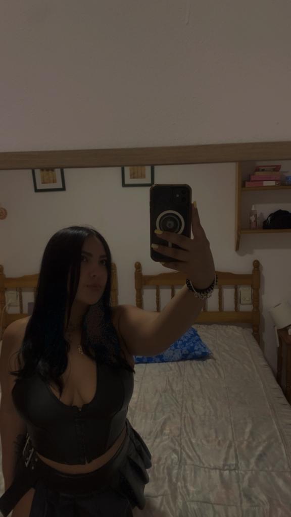 656861899: Chica busca chico en Gerona