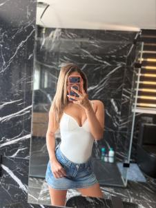 613830783: Chica busca chico en Gerona