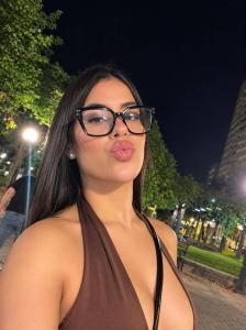 631029391: Chica busca chico en La Coruña
