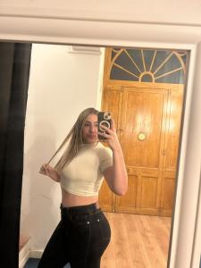 613803886: Chica busca chico en Barcelona