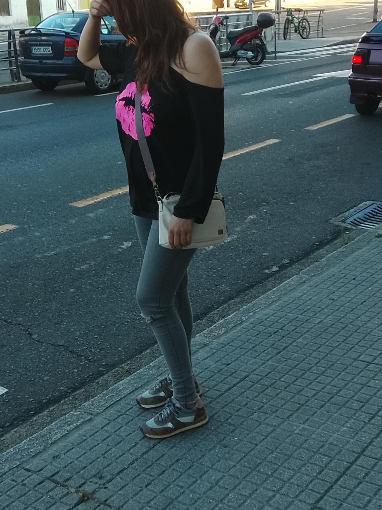 631481242: Chica busca chico en Ceuta