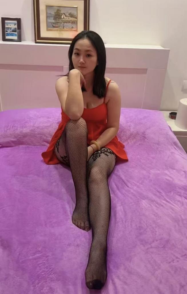 697741927: Chica busca chico en Barcelona