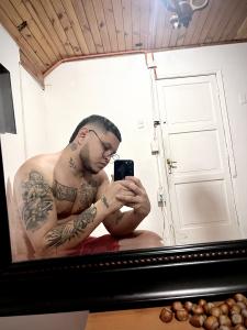 613967239: Chico busca chica en La Coruña