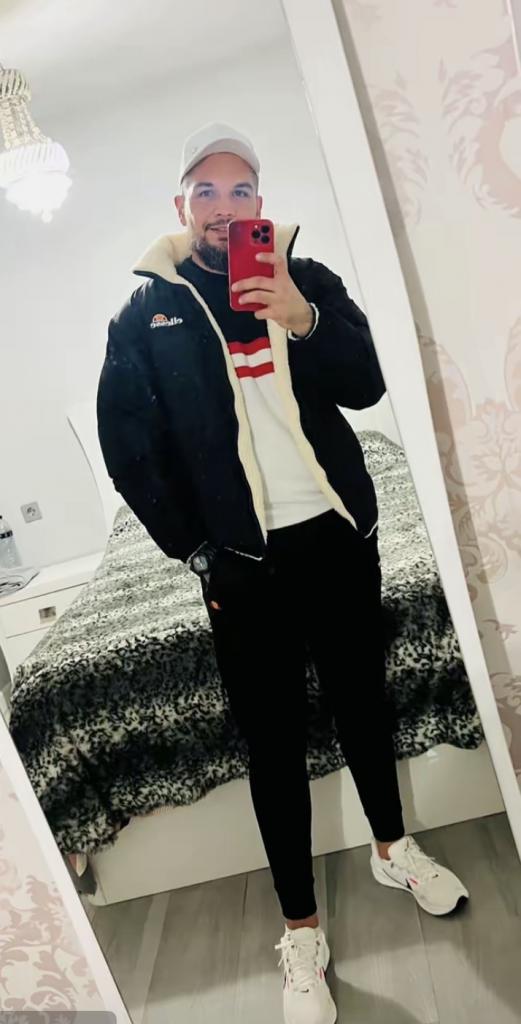 Chico busca chica en Almería: 