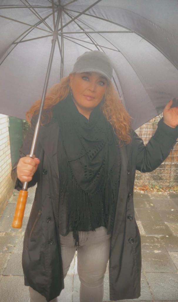 642521405: Chica busca chico en Murcia