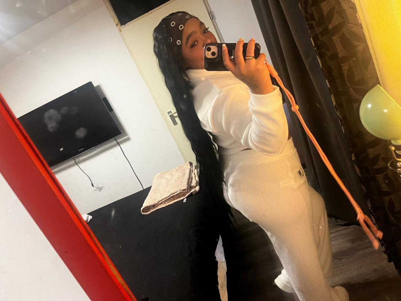 611291660: Chica busca chico en Barcelona