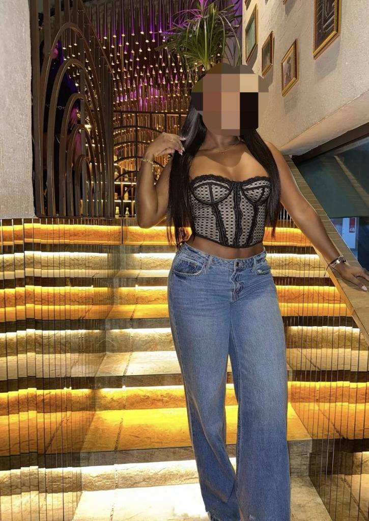 Chica busca chico en Alicante: Chica busca chico