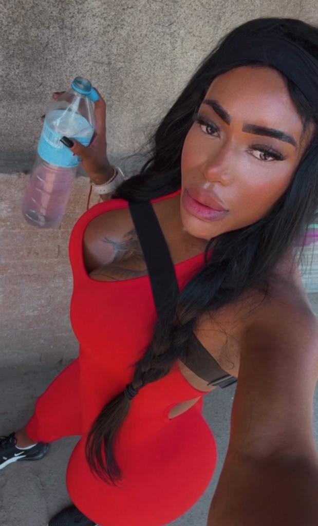 643054993: Chica busca chico en Barcelona