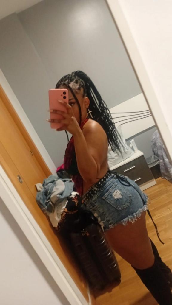 Chica busca chico en Almería: 