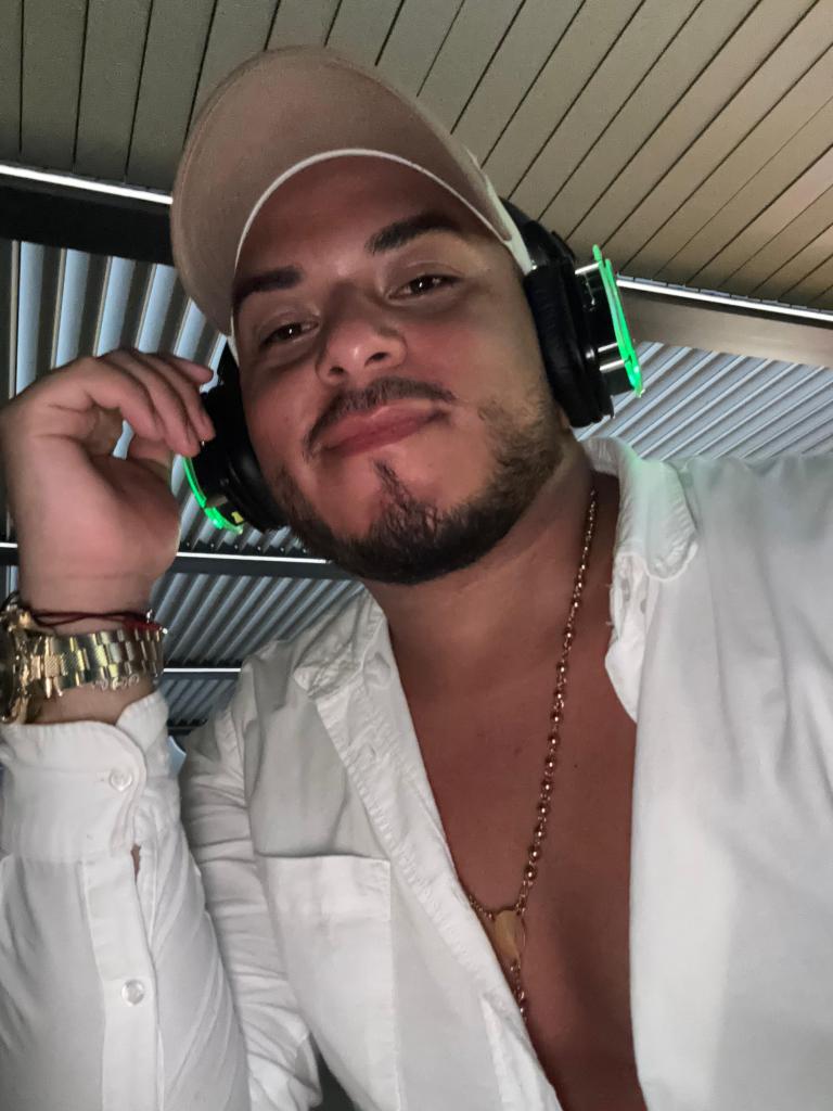 682318123: Chico busca chica en Barcelona