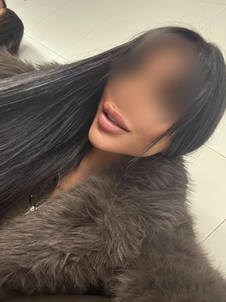 617443064: Chica busca chico en Barcelona