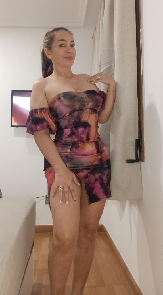 Chica busca chico en Alicante: Chica busca chico