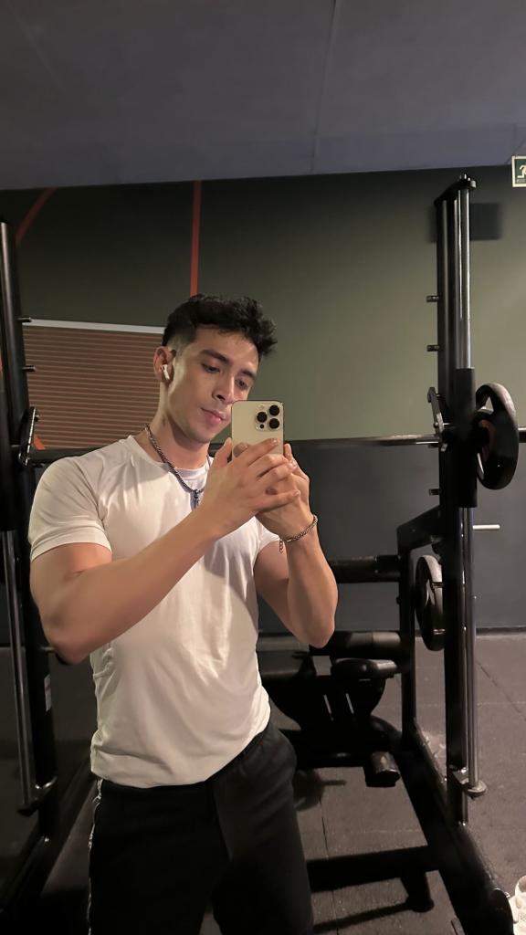 687204420: Chico busca chica en Barcelona