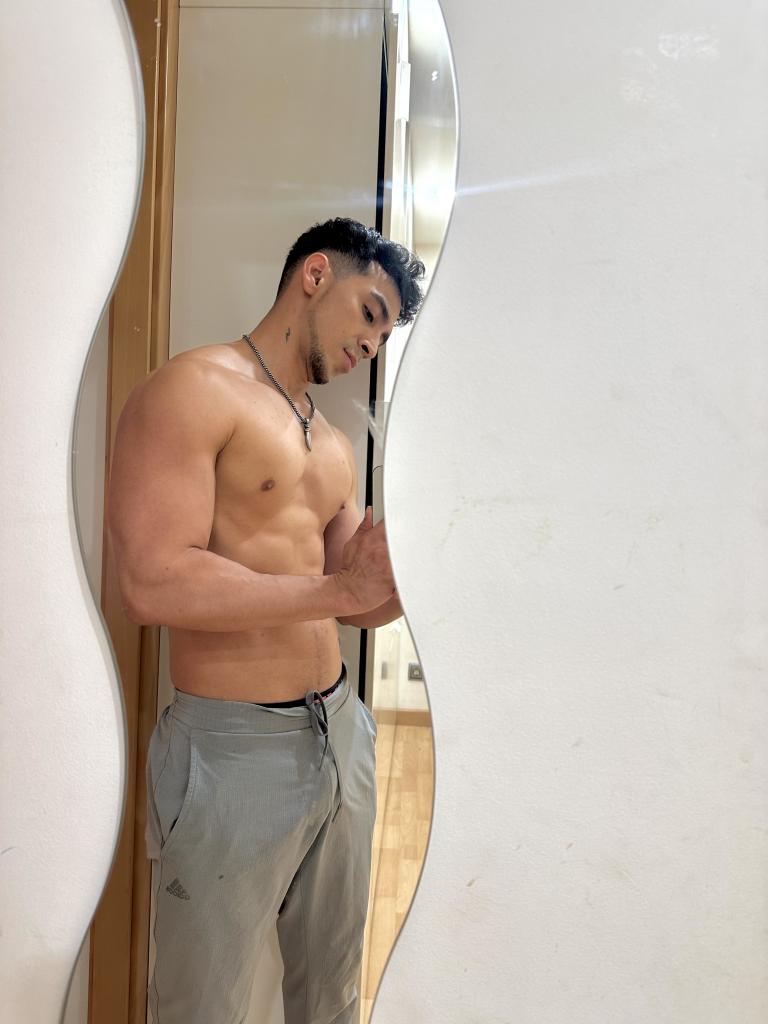 687204420: Chico busca chica en Barcelona