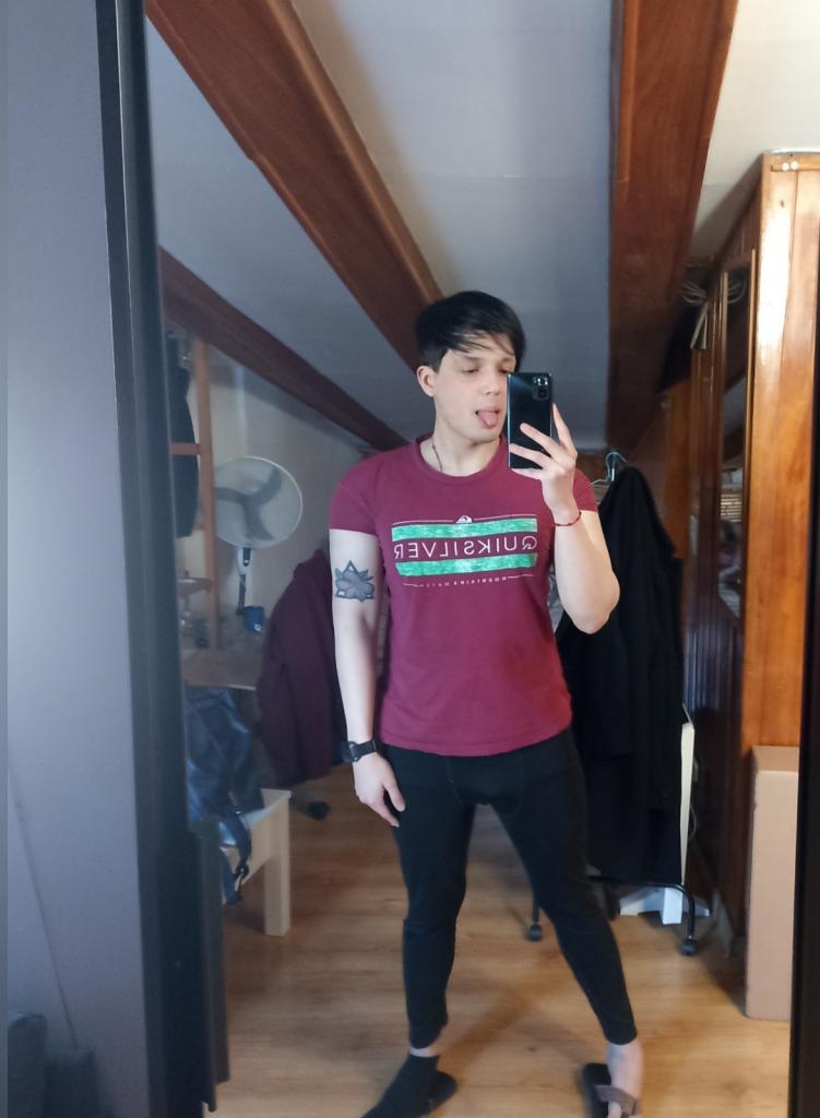 663975239: Chico busca chica en Barcelona