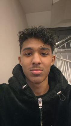 695987910: Chico busca chica en Barcelona