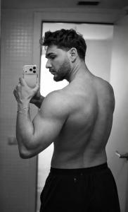 637700444: Chico busca chica en Barcelona