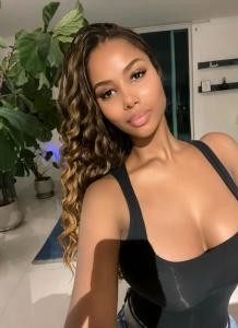 685239384: Chica busca chico en Granada