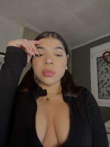 647301492: Chica busca chico en Gerona