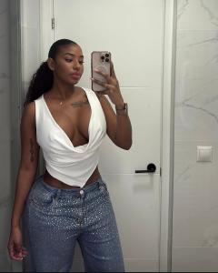 665570381: Chica busca chico en Cádiz