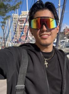 662089415: Chico busca chica en Valencia