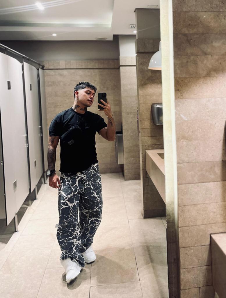 Chico busca chica en Las Palmas: 