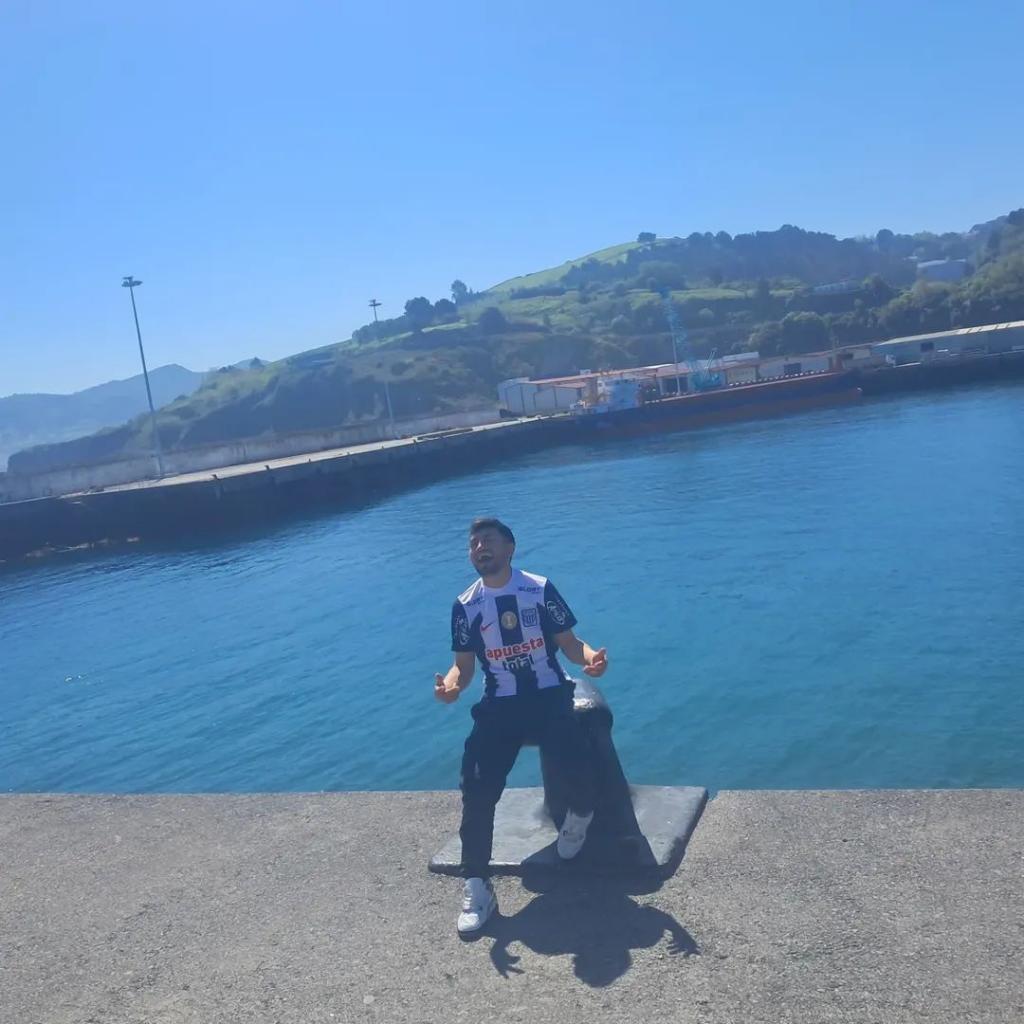 Chico busca chica en Ibiza: 