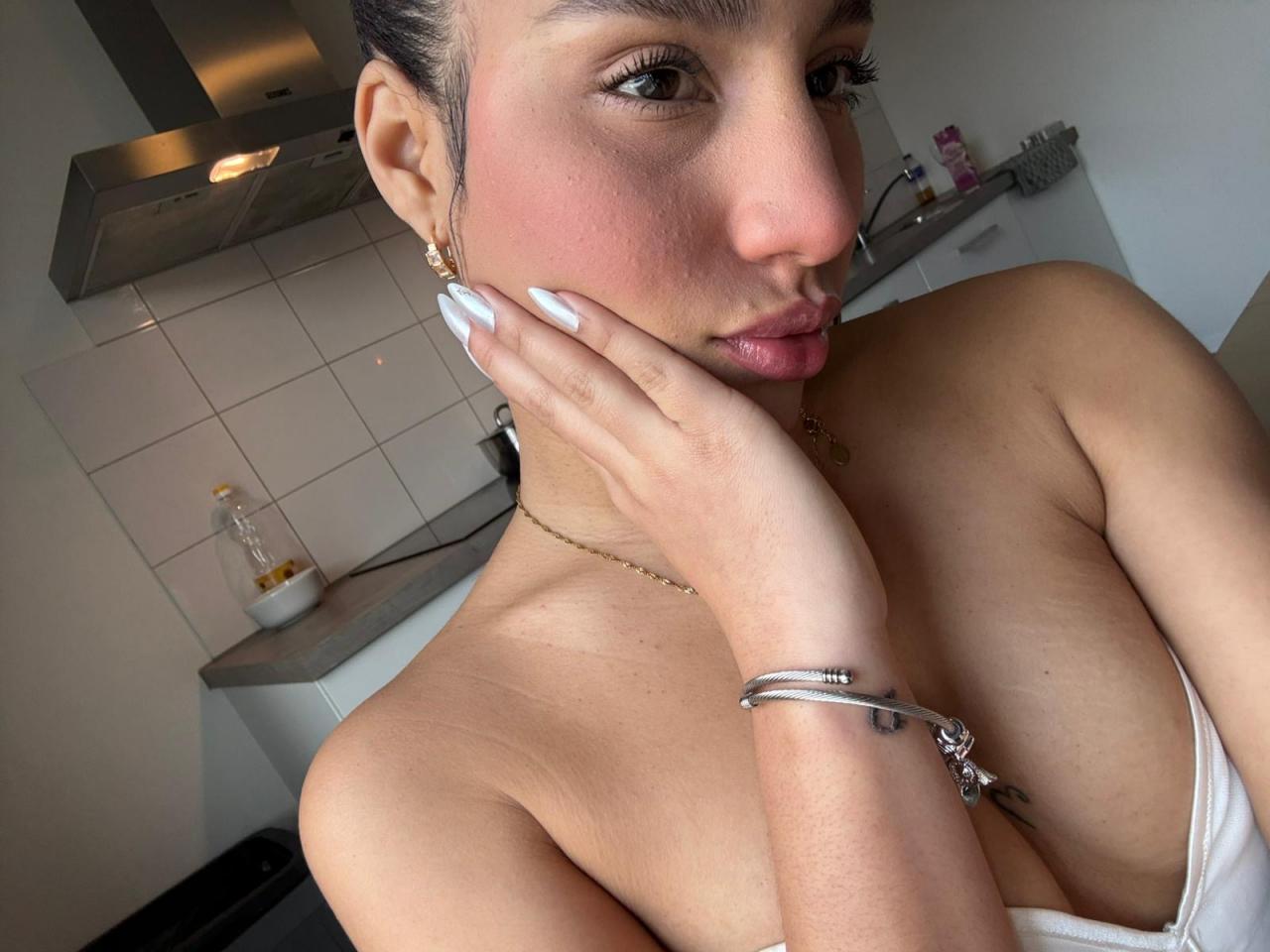 631316196: Chica busca chico en Alicante