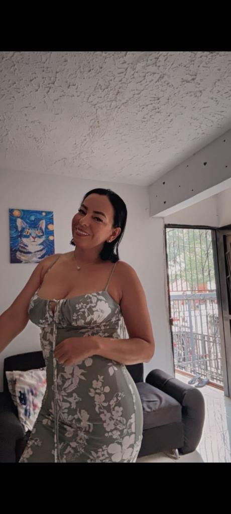 604382607: Chica busca chico en Barcelona