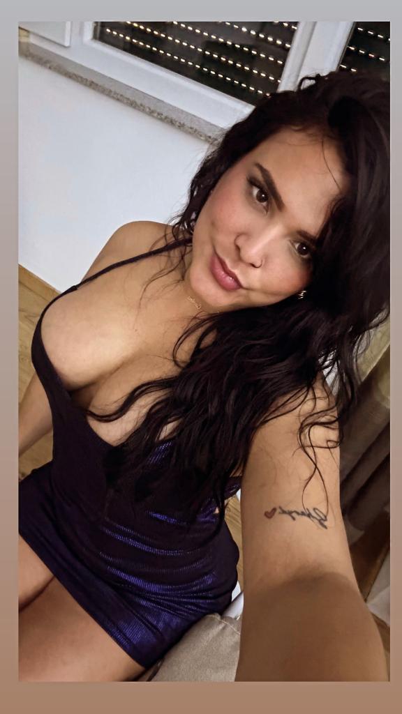 645702531: Chica busca chico en Ceuta