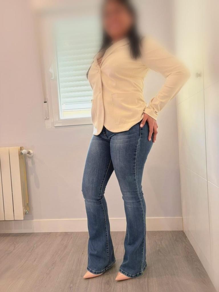 742081871: Chica busca chico en Madrid