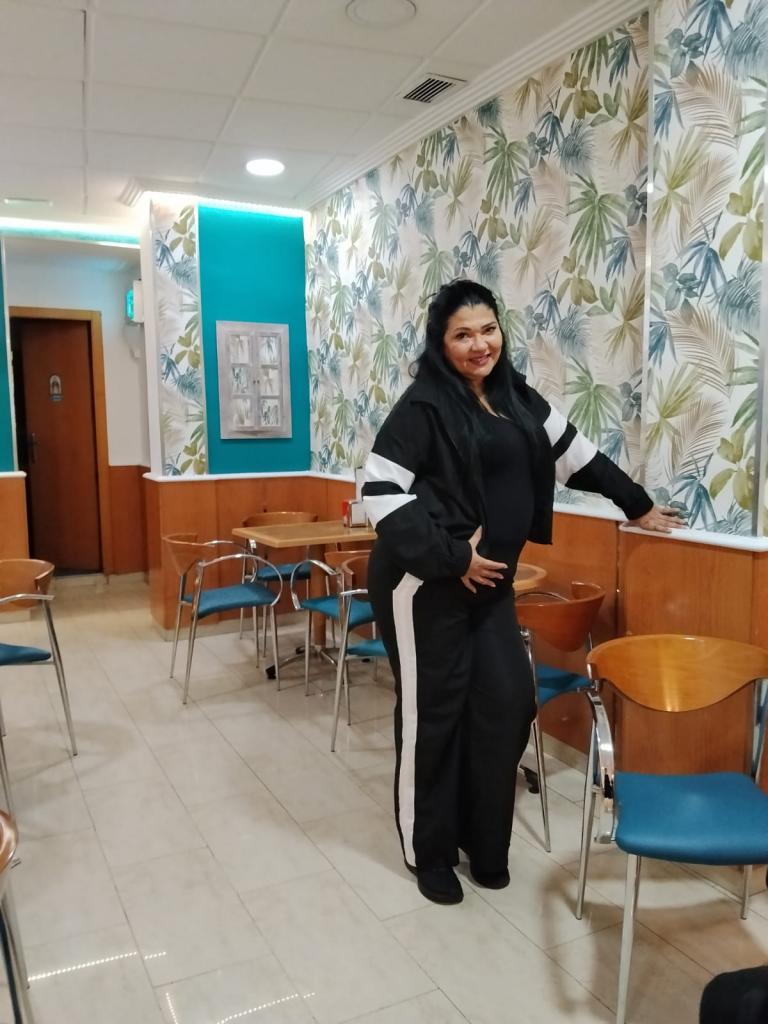 Chica busca chico en Alicante: Chica busca chico