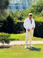 682318123: Chico busca chica en Barcelona