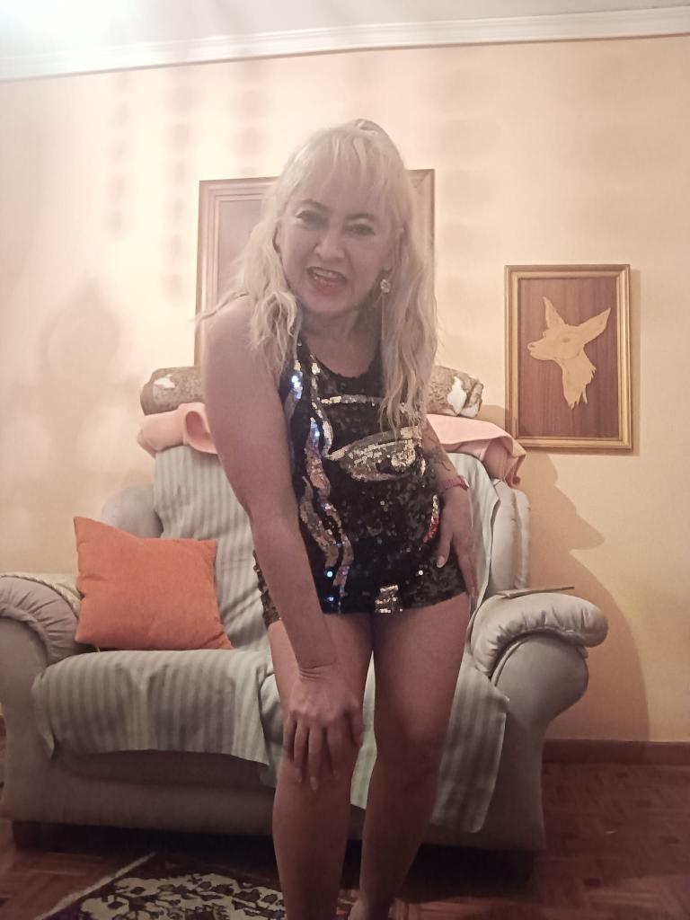 613909757: Chica busca chico en La Coruña