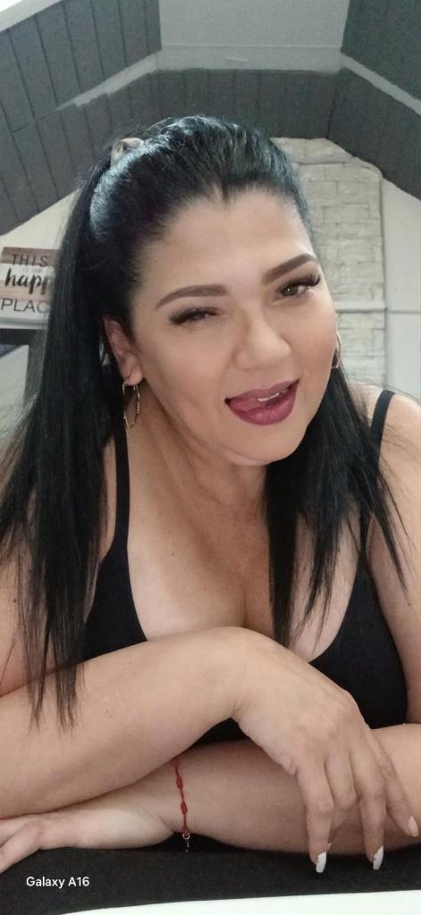 Chica busca chico en Alicante: Chica busca chico