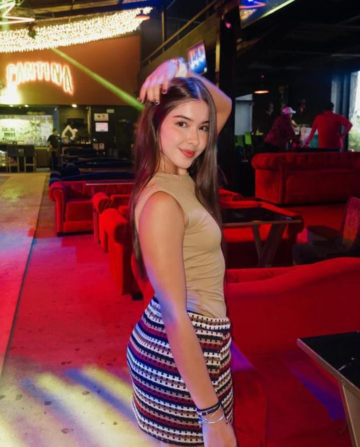 672877469: Chica busca chico en León