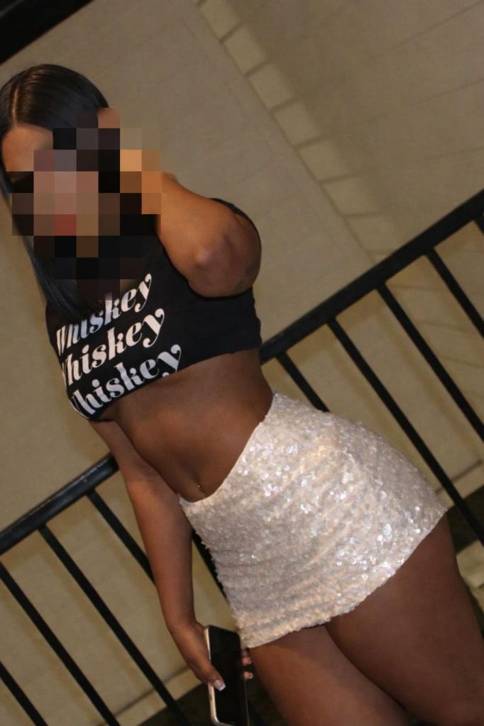 603403601: Chica busca chico en Málaga