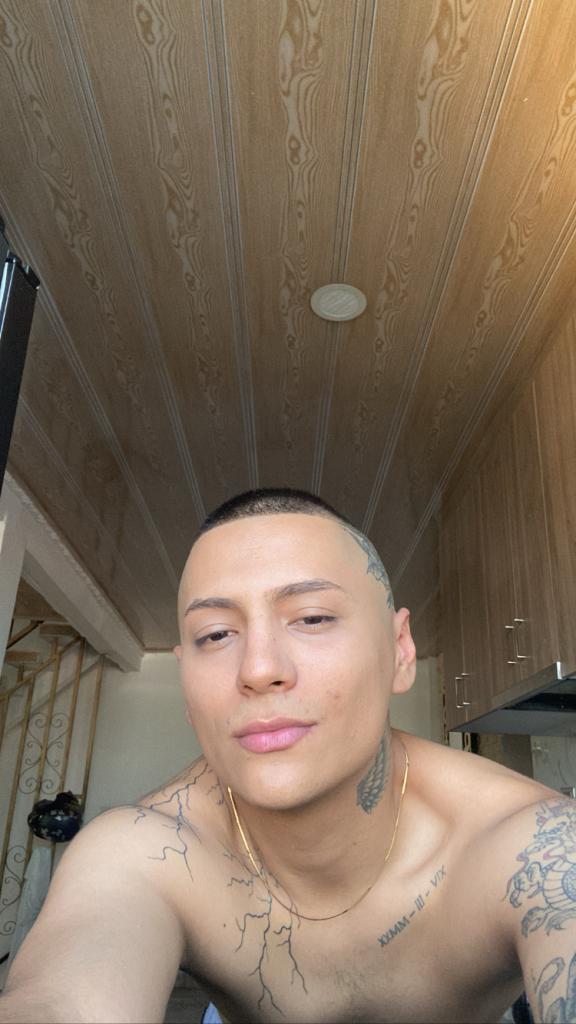 Chico busca chica en Orense: 