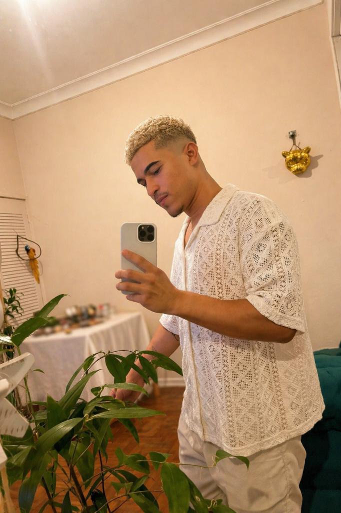 Chico busca chica en Sevilla: 