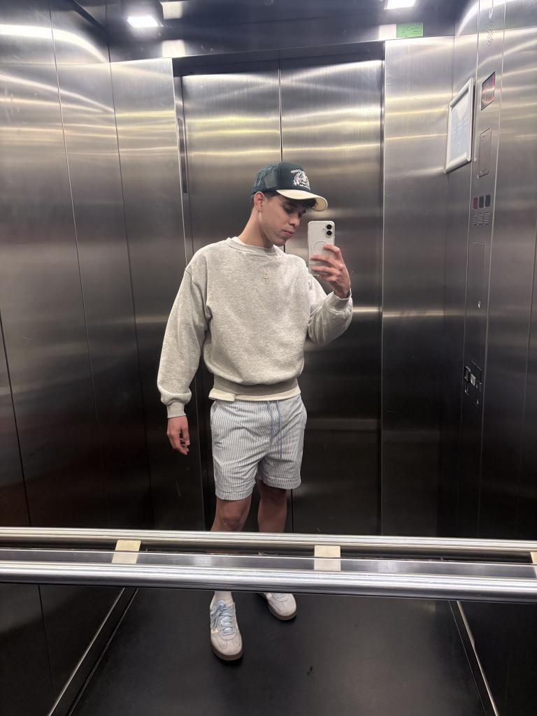 Chico busca chica en Sevilla: 