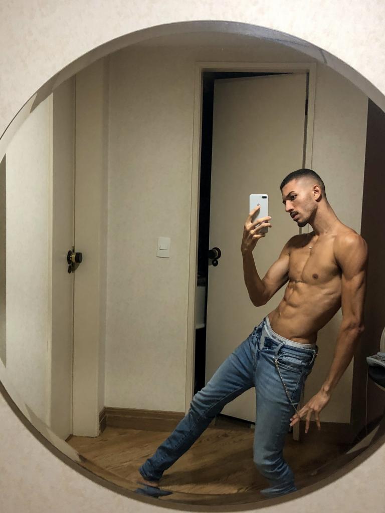 663617087: Chico busca chica en Madrid