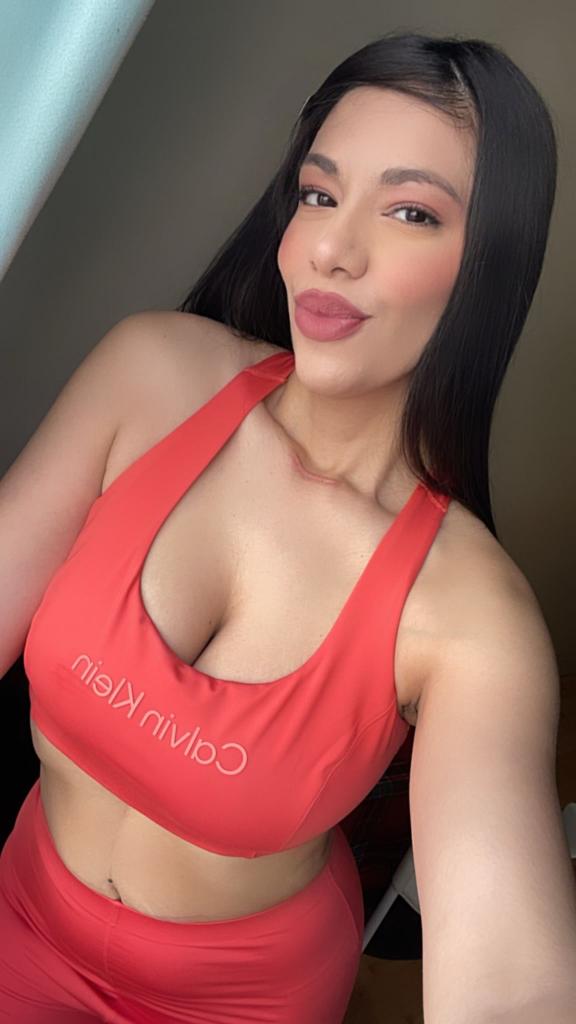 Chica busca chico en Granada: Chica busca chico