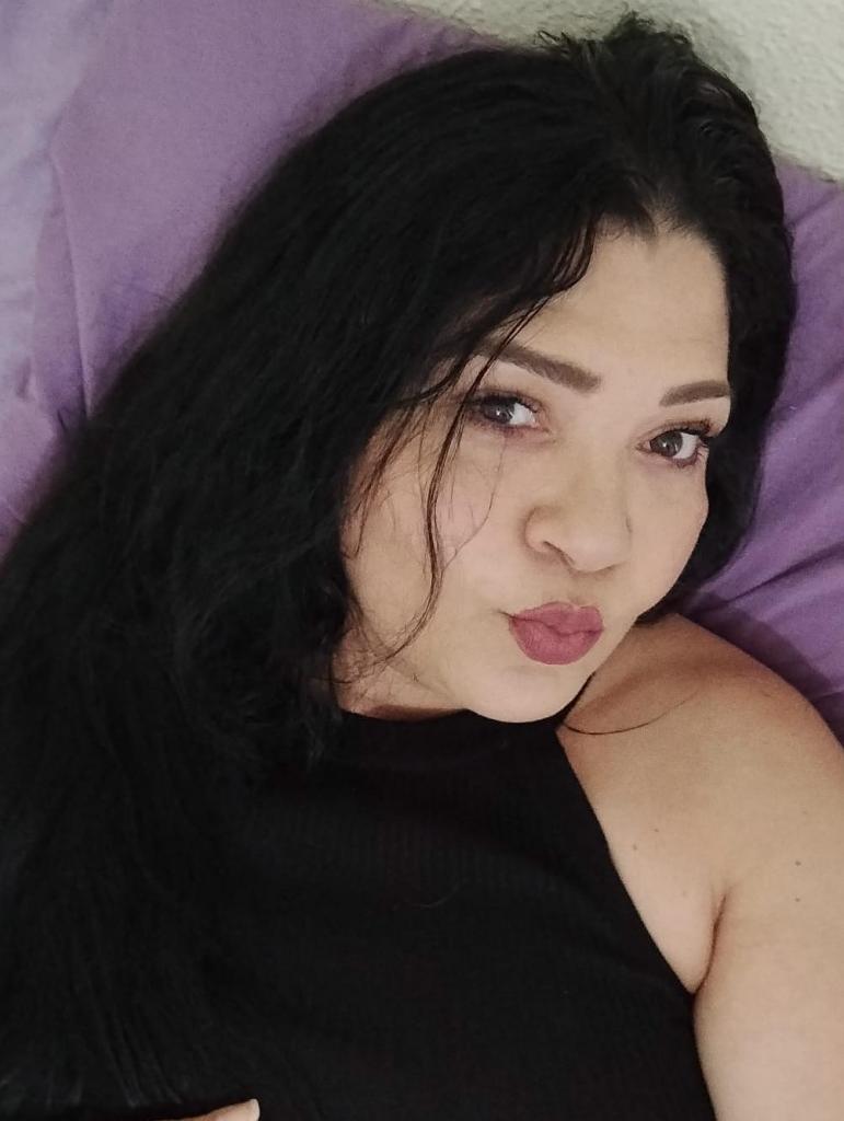 Chica busca chico en Alicante: Chica busca chico