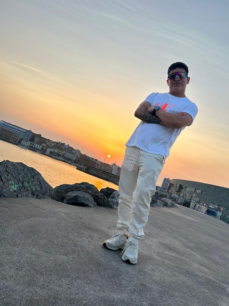 697165304: Chico busca chica en Cantabria