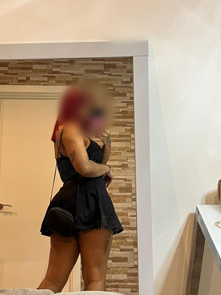 633785465: Chica busca chico en Sevilla